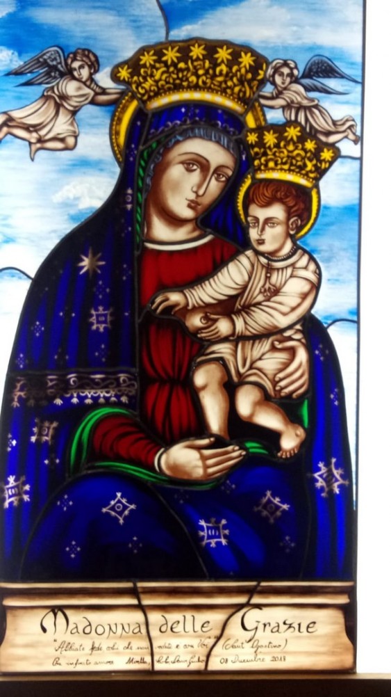 immagine raffigurante vetrata artistica Madonna delle Grazie