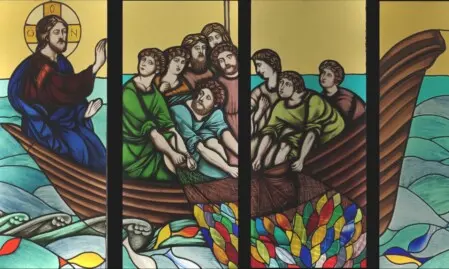 vetrata artistica raffigurante pesca miracolosa