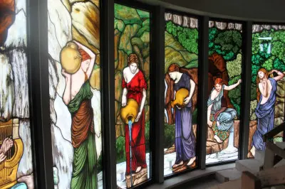villa con vetrate artistiche