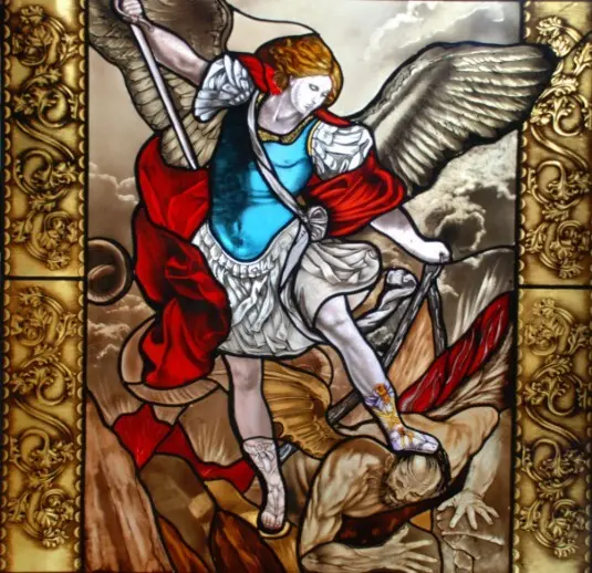foto  vetrata san michele arcangelo guido reni