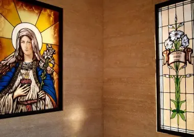 vetrata rilegata a piombo per cappella cimiteriale