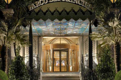 vetrate artistiche per hotel